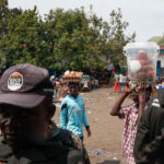 Vendors-carry-food_Goma_DRC