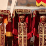 Ethiopian-Orthodox-priests-carry-Tabots