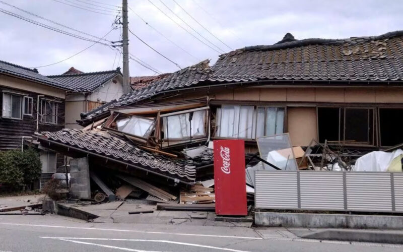 Powerful quake rocks Japan, nearly 100,000 residents ordered to evacuate