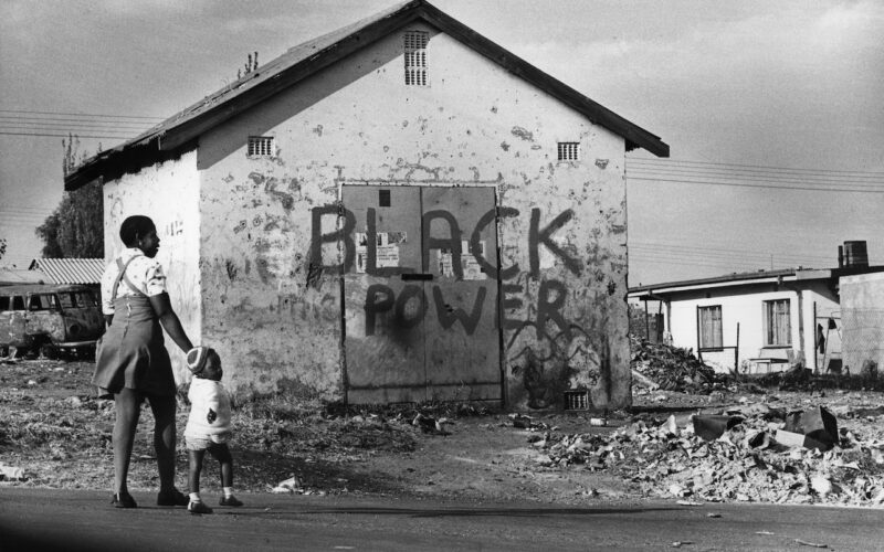 Peter Magubane: courageous photographer who chronicled South Africa’s struggle for freedom