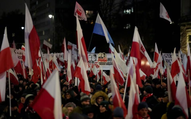 Tens of thousands protest in Poland against ex-ministers’ imprisonment