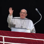 Pope-Francis_Angelus-prayer
