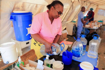 Zimbabwe launches door-to-door cholera vaccination campaign