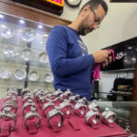 silver-vendor-cleans-rings-of-silver_Cairo