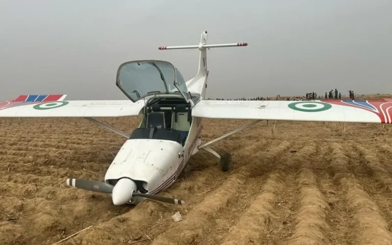 Nigeria Air Force trainer plane crashes but pilots survive