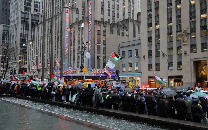 Protesters interrupt Biden, Obama, Clinton at $25 million New York fundraiser