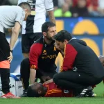 AS Roma_Evan Ndicka receives medical attention