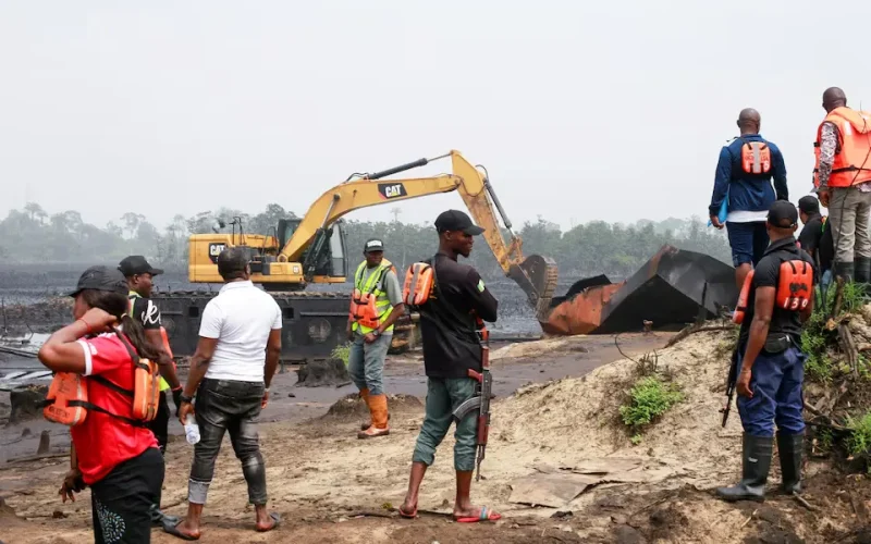 Nigerian military swoops on militants and oil thieves in week-long operation