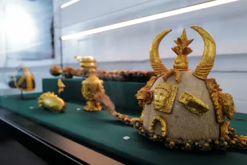 Looted gold, royal treasures go on show back home in Ghana