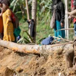 Papua New Guinea_Onlookers_landslide in Yambali village