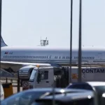UK_plane transporting Rwand migrants