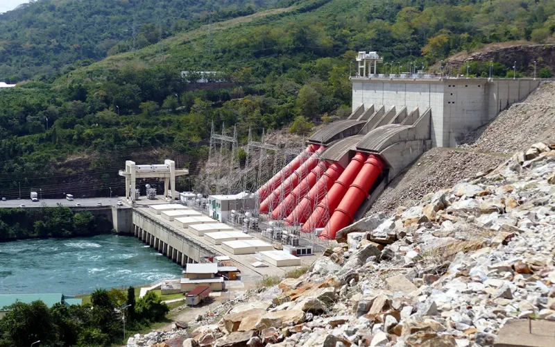 Hydropower damages river systems in Africa: how more solar and wind power can solve this problem