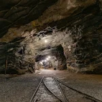 mine_extracting mineral resources