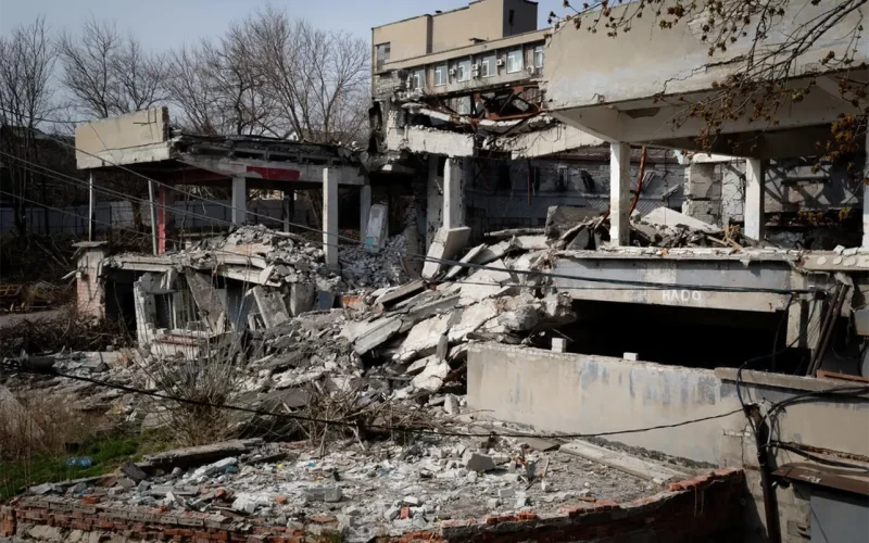 Attacks continue to force displacement from frontline areas in Ukraine