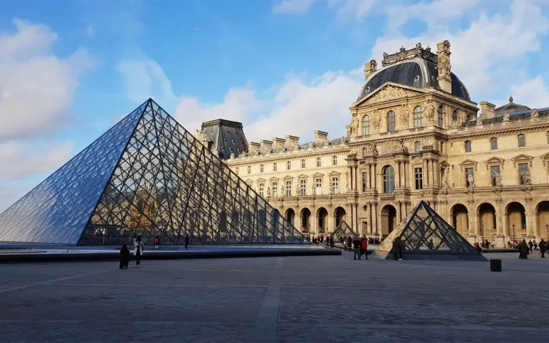 The Mona Lisa, a gold toilet and now the Louvre’s royal jewels: a fascinating history of art heists