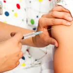 Some countries recommend fewer childhood vaccines. That plan is riskier in America US_child vaccination