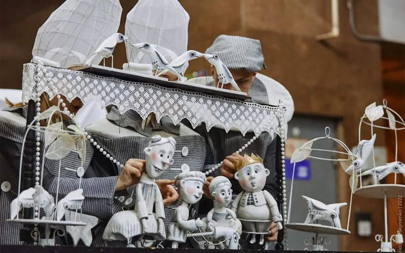 The puppet shows bringing storytelling and solace to bomb shelters in Ukraine
