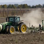 tractor_fertiliser distribution_