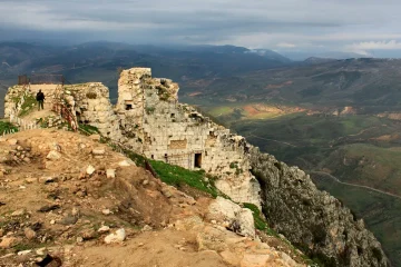 Israeli forces capture Lebanon’s Beaufort Castle, a Crusade‑era site once held by the Knights Templar